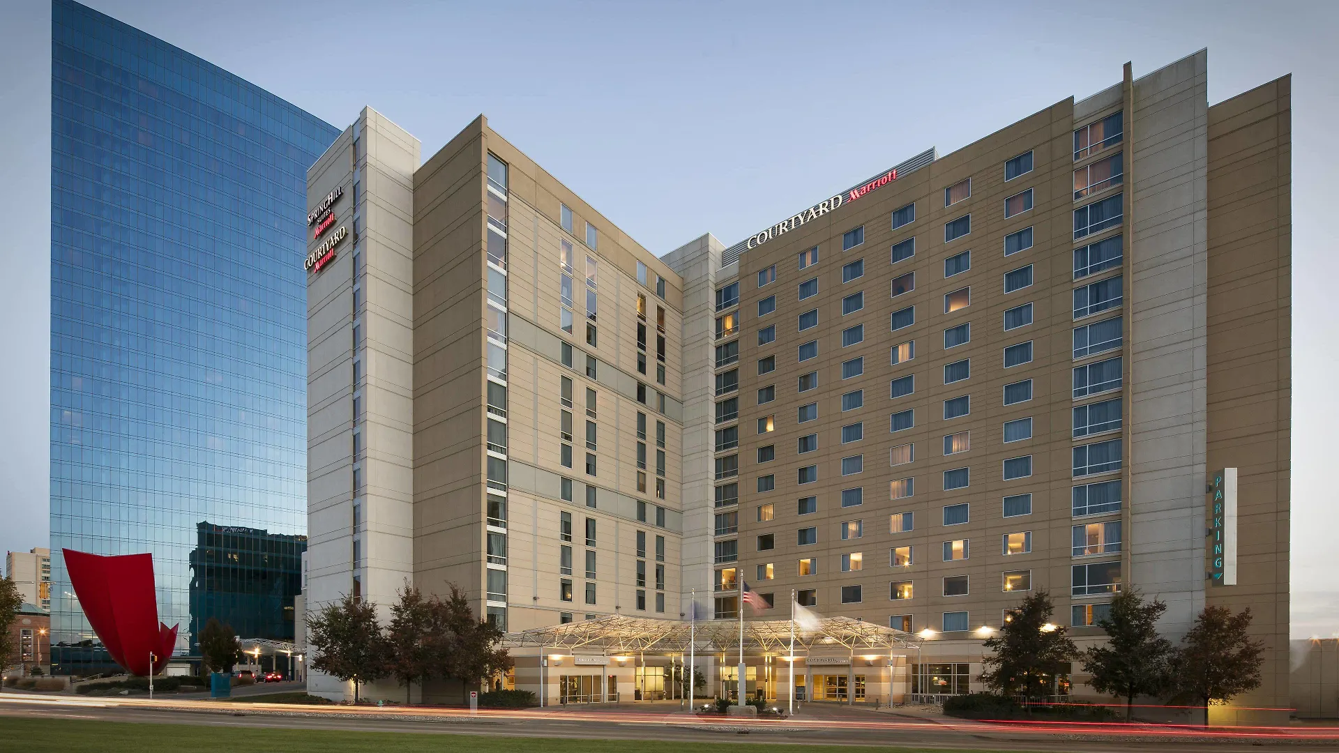 9 Business Hotels in Downtown Indianapolis That Deliver