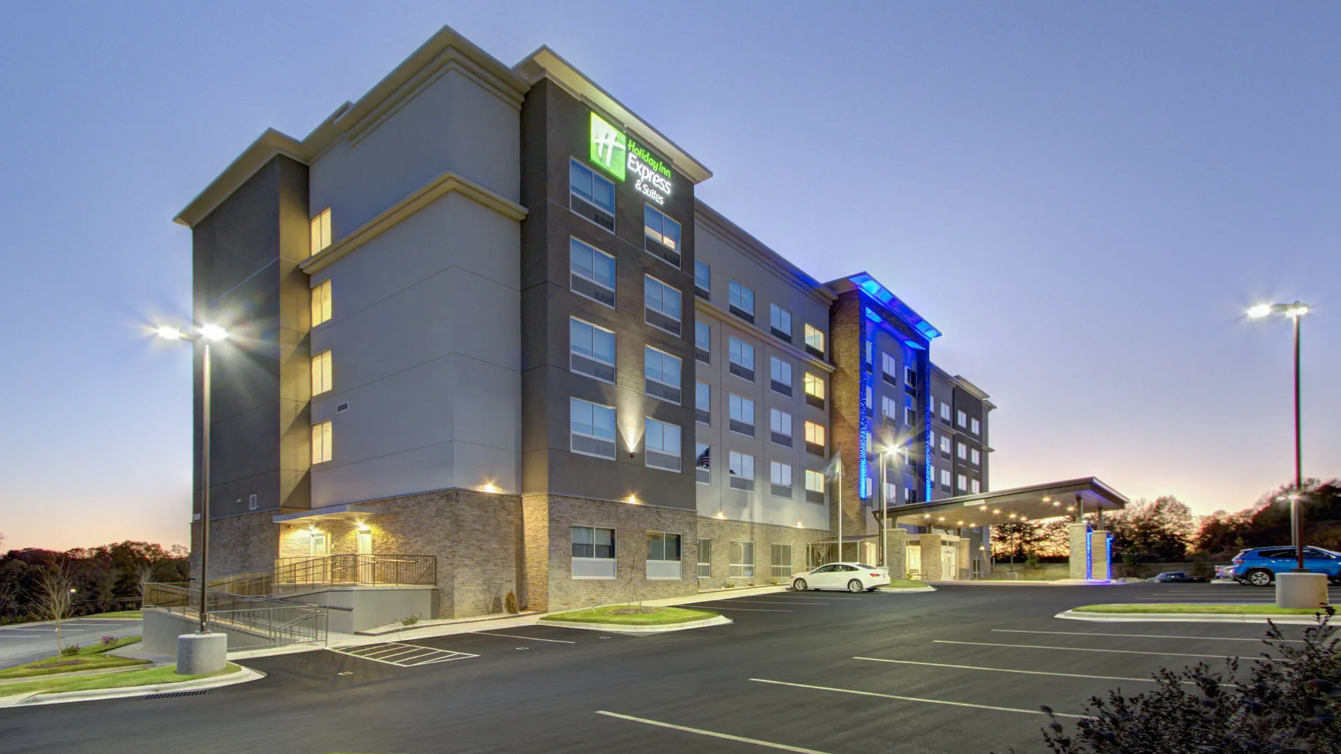 Where to Stay Near Zuma Fun Center: 7 Business Hotels