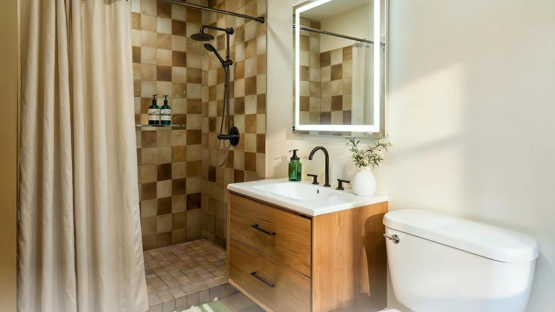 9 Top-Rated Lakeside & Waterfront Hotels in Colorado