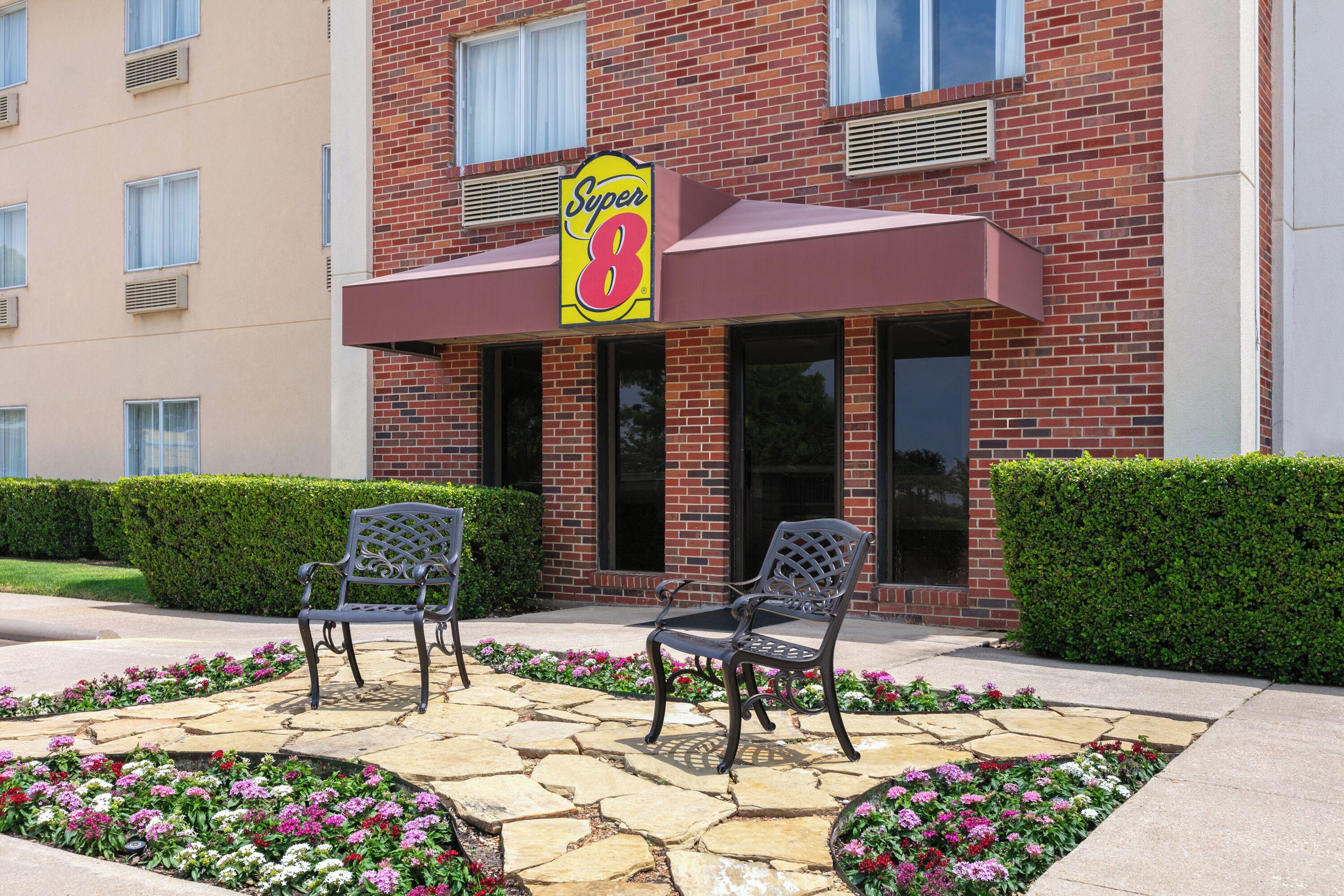 15 Business Hotels Close to American Airlines CR Smith Museum