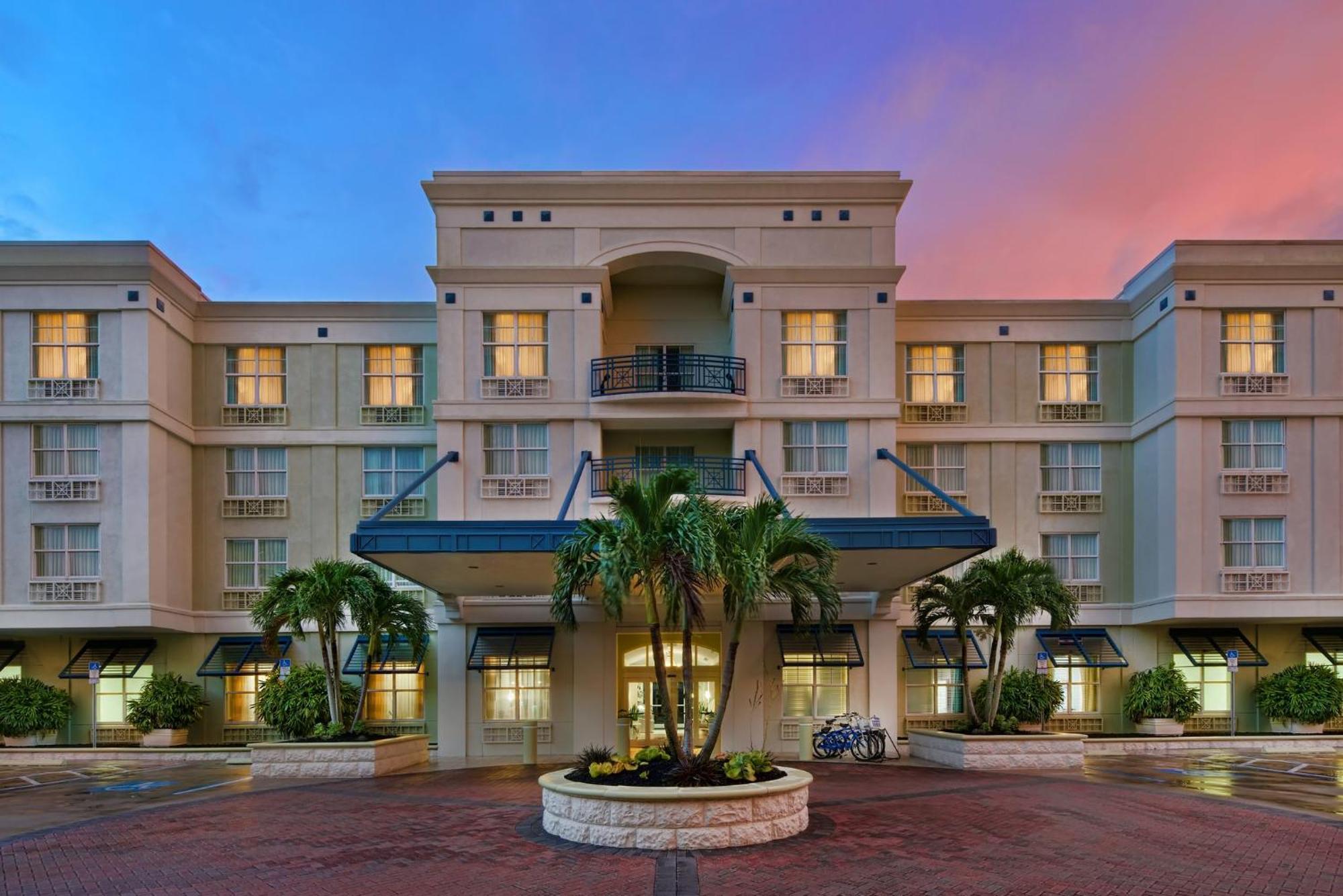 4 Exceptional Design Hotels Near Michael's on East Ballroom