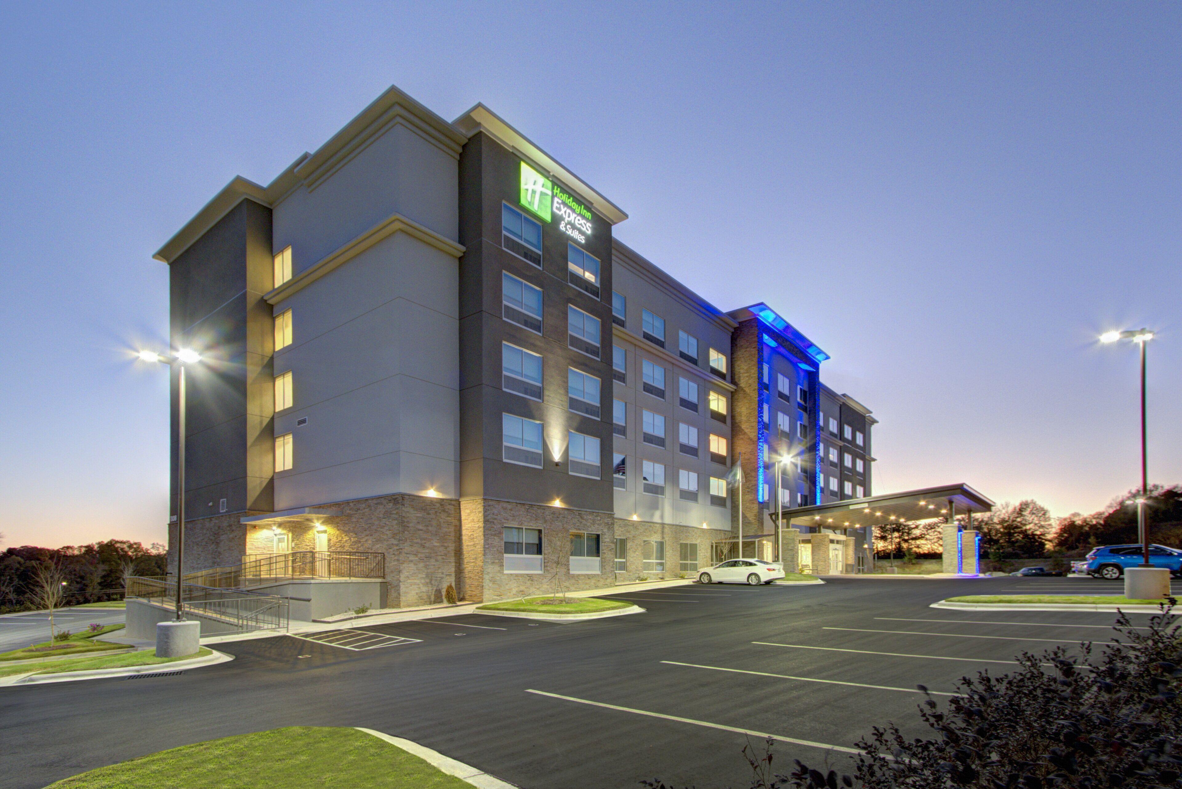 Where to Stay Near Zuma Fun Center: 7 Business Hotels
