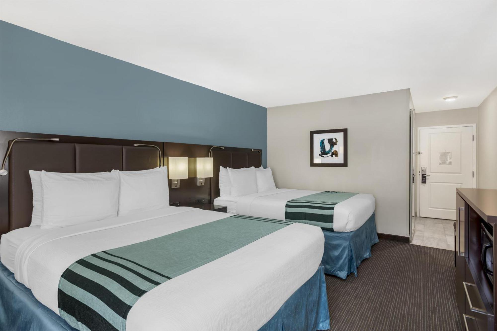 11 Business Hotels Near Knott House Museum for Working Travelers