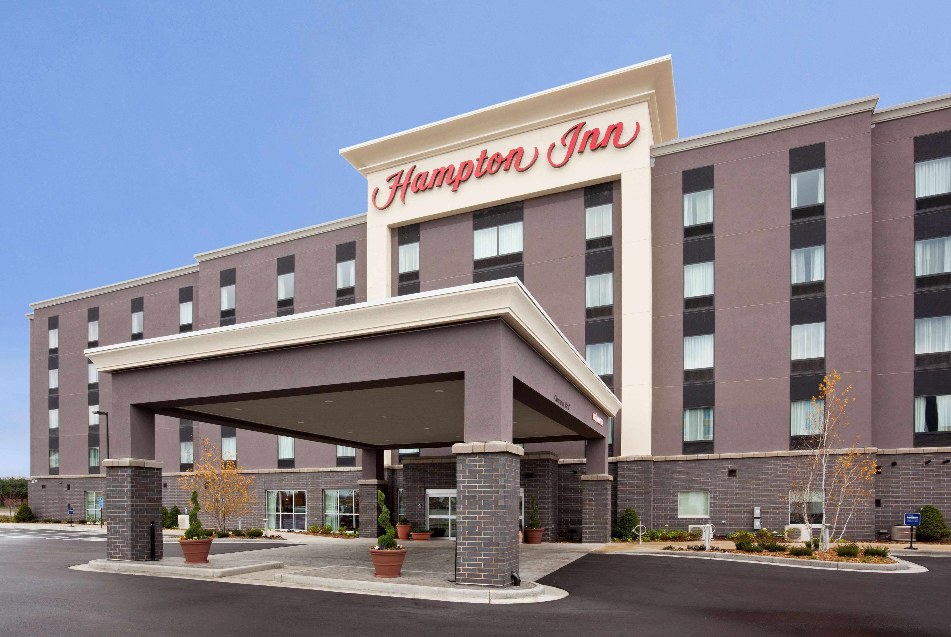 Staying Near Mount Normandale Lake Park: 4 Three-Star Hotels Compared
