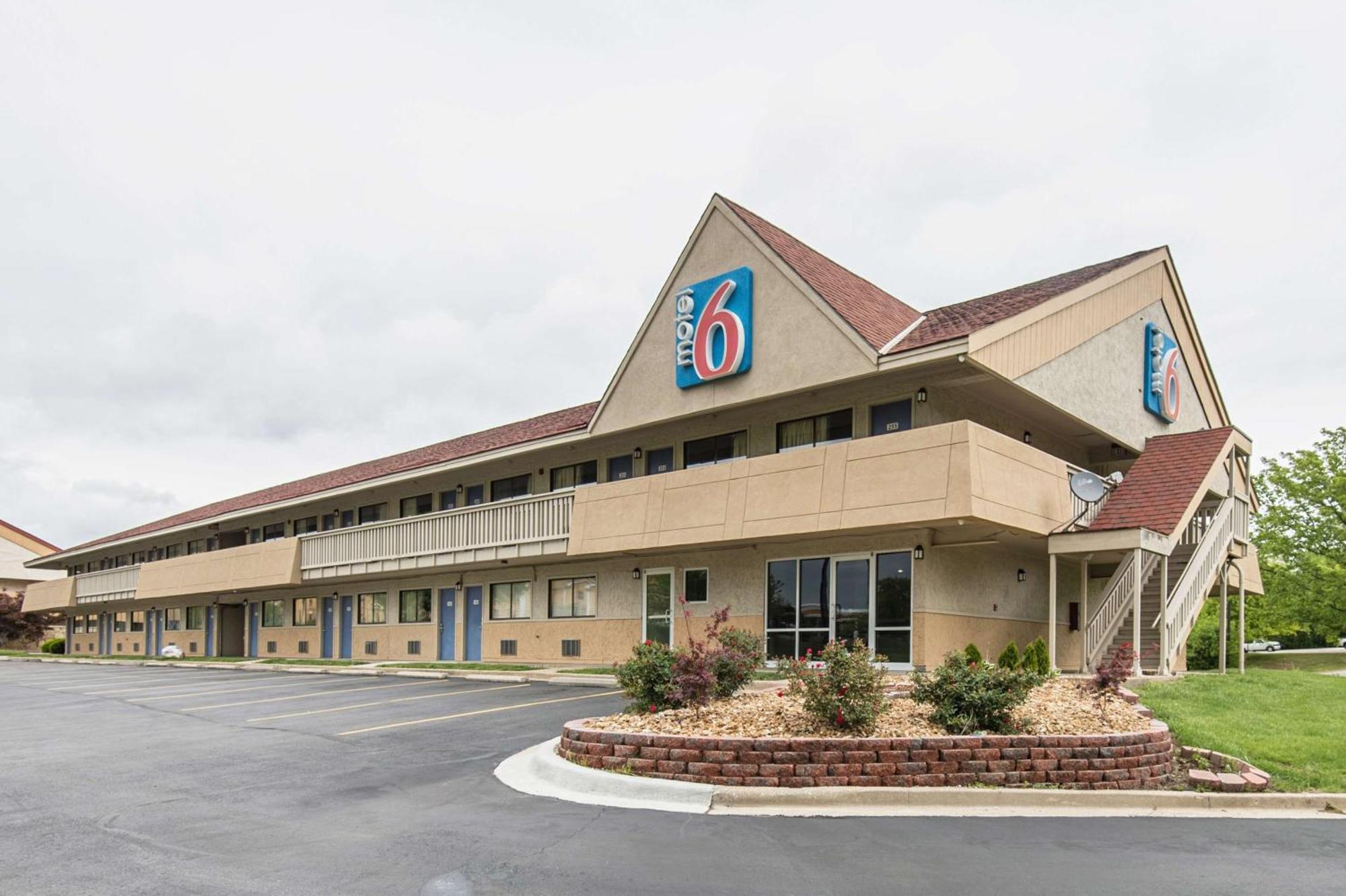 Where to Stay Near Overland Park Intl: 4 Top 3-Star Hotels